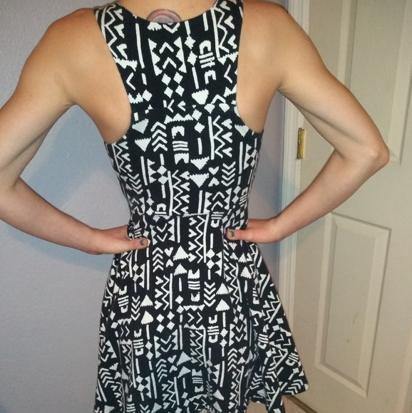 Perfect Dress for any occasion! - Picture 4 of 4